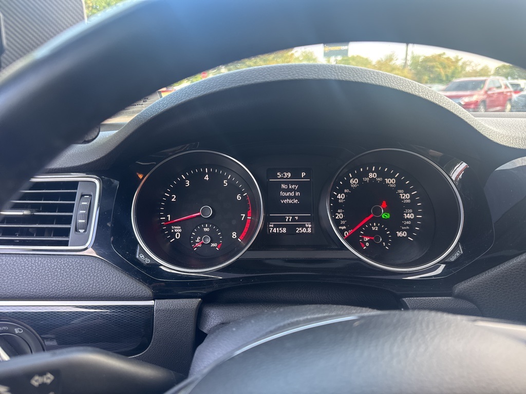 2017 Volkswagen Jetta 1.8T SEL photo 11