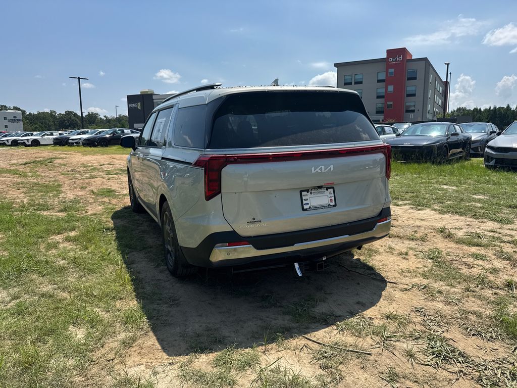 2025 Kia Carnival SX photo 4
