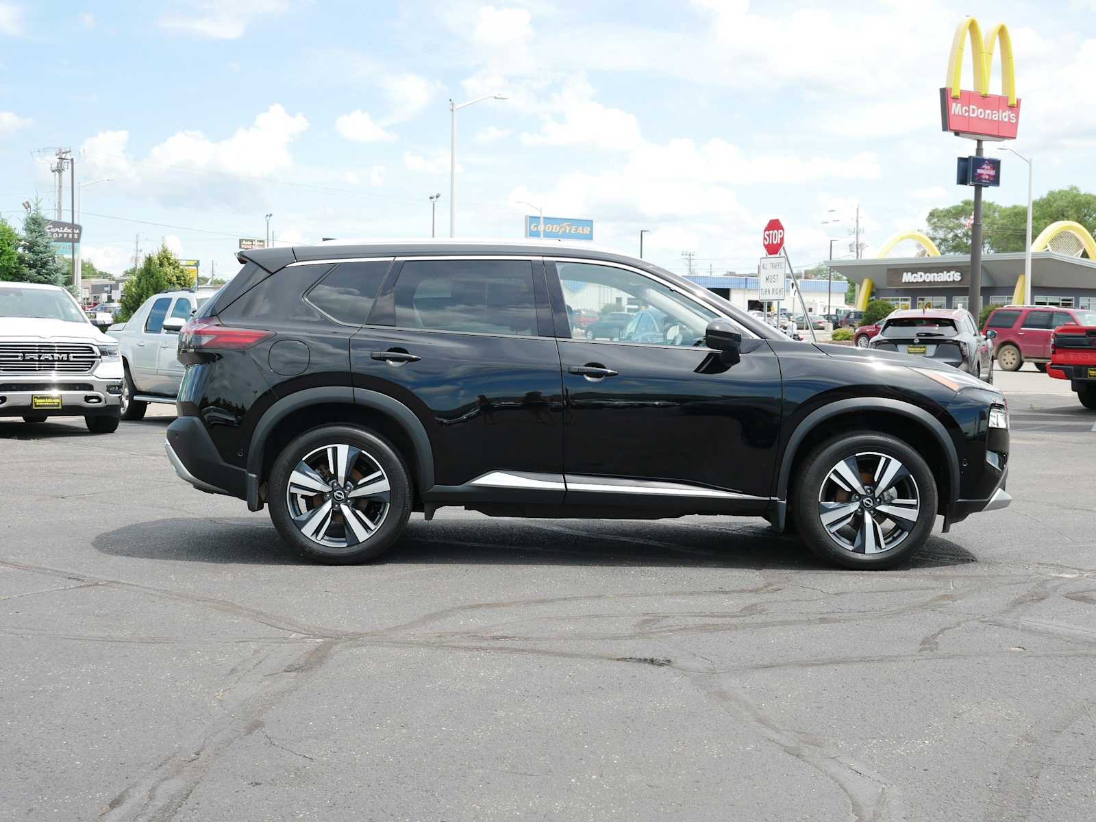 Used 2023 Nissan Rogue Platinum with VIN JN8BT3DDXPW302826 for sale in Brainerd, Minnesota