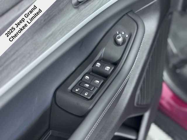 2025 Jeep Grand Cherokee Limited photo 16