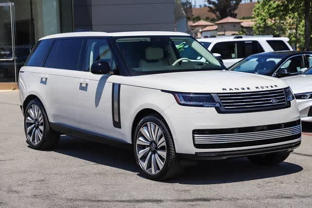 New 2024 SV Bespoke White in Gloss finish Land Rover SV image 3