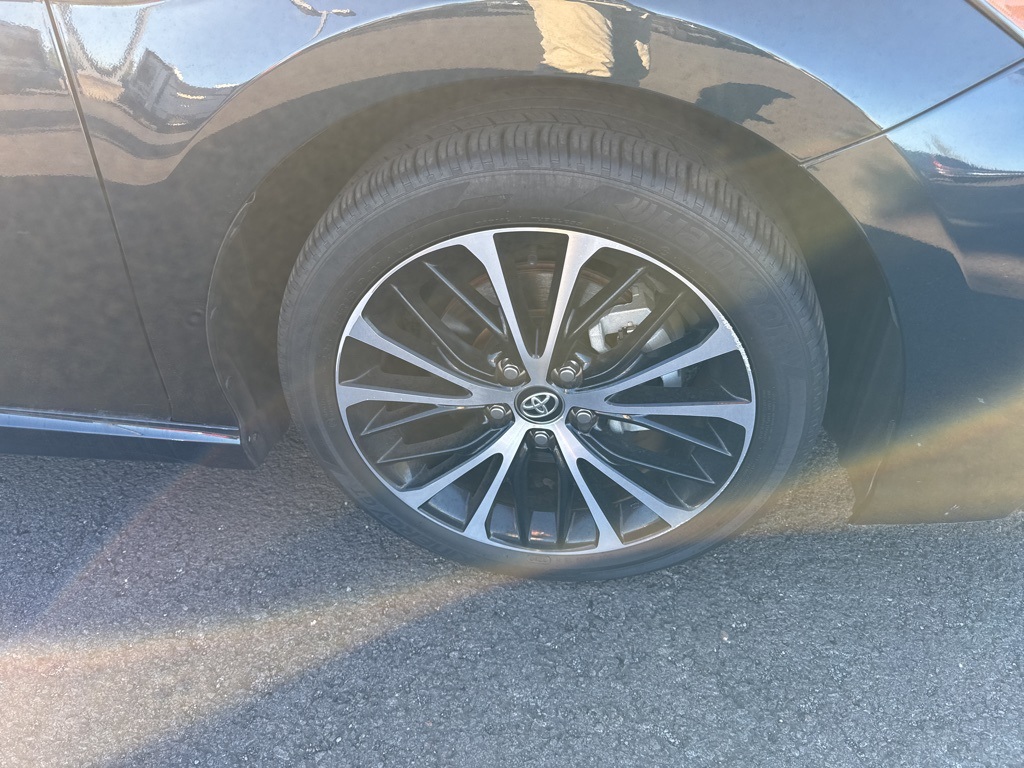 2020 Toyota Camry SE photo 23