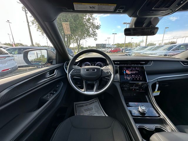2025 Jeep Grand Cherokee Laredo X photo 15