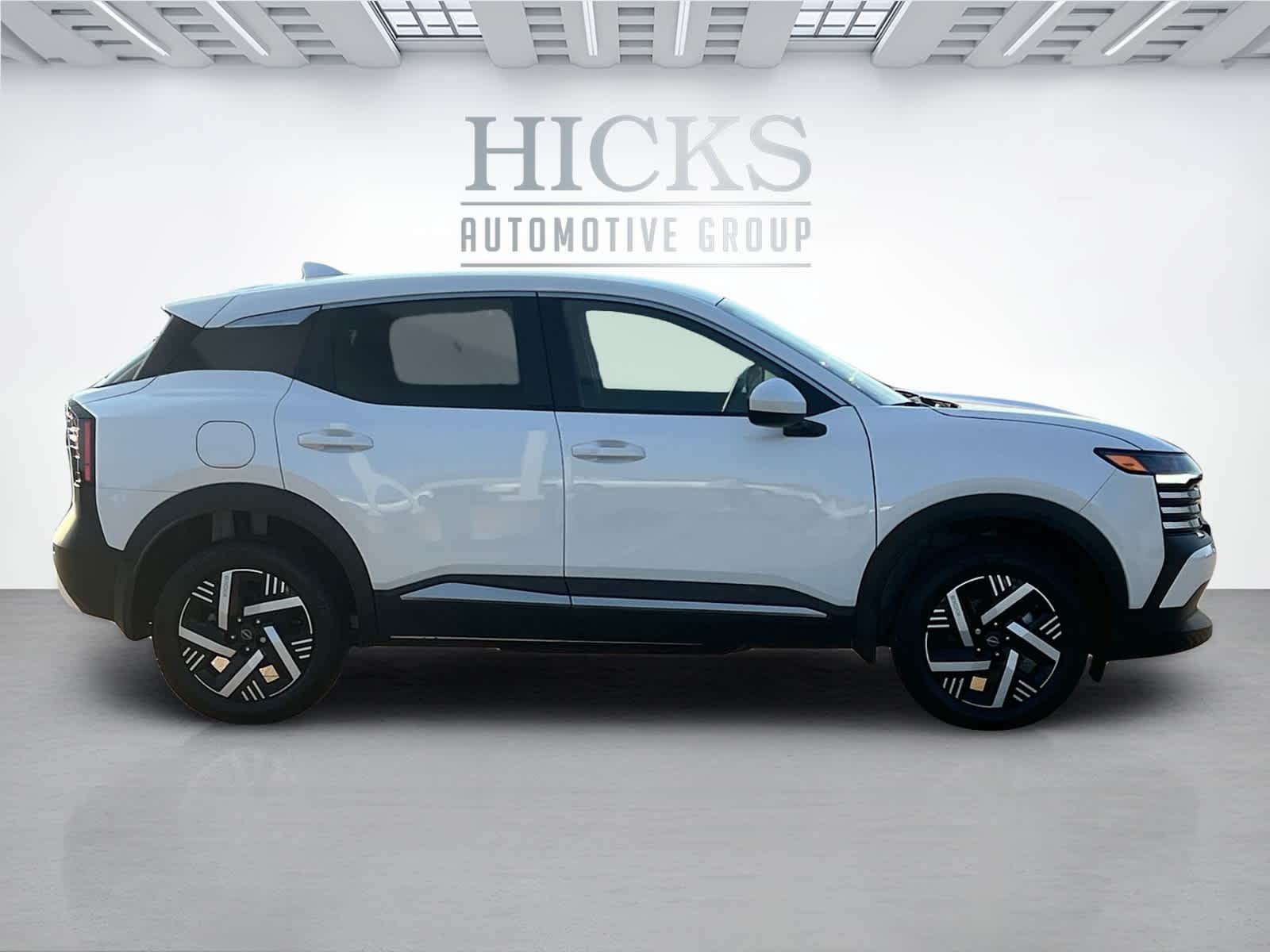 2025 Nissan Kicks SV photo 4