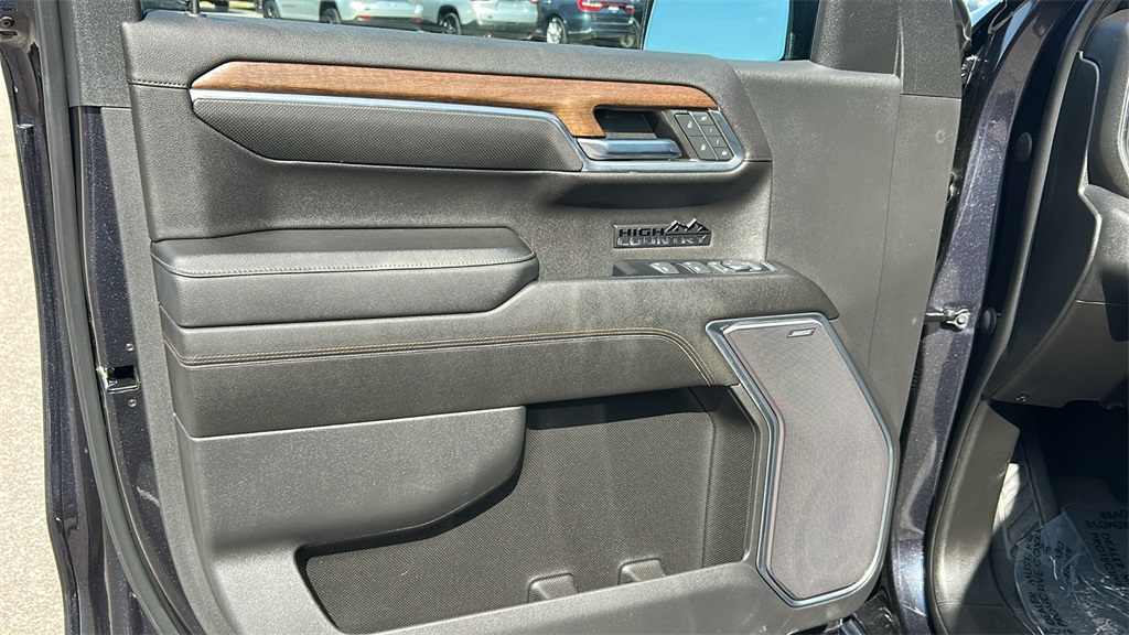 2023 Chevrolet Silverado 1500 High Country photo 14