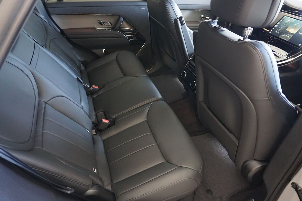 2025 Land Rover Range Rover Sport SE photo 24