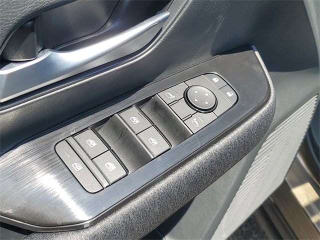 2025 Nissan Kicks SV photo 14