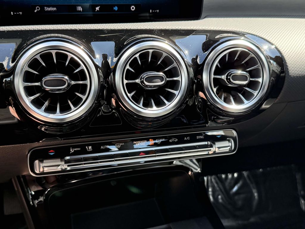 2022 Mercedes Benz A 220 4MATIC photo 32