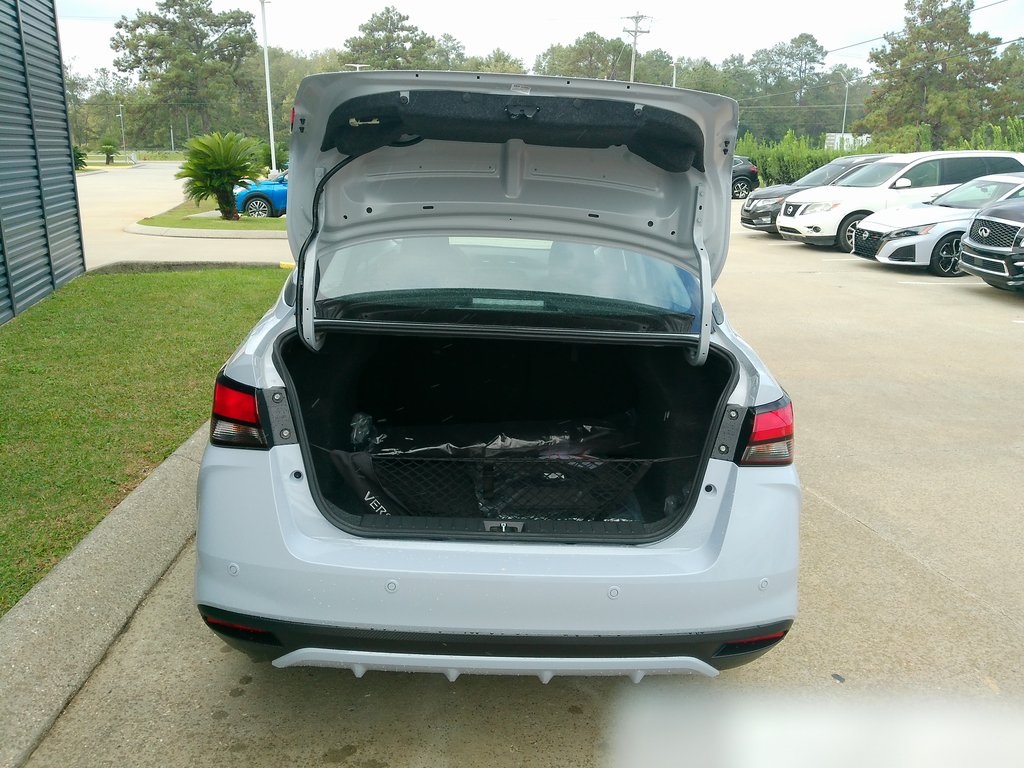 2025 Nissan Versa SR photo 18