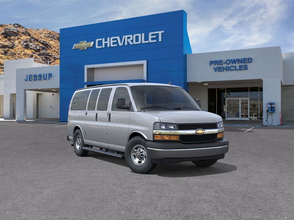 2026 Chevrolet Express Passenger LT's photo