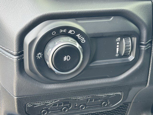 2025 Jeep Wrangler Sahara photo 8