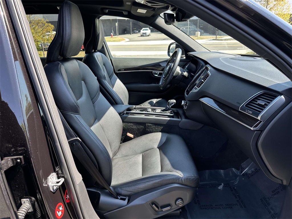 2019 Volvo XC90 T6 Momentum photo 13