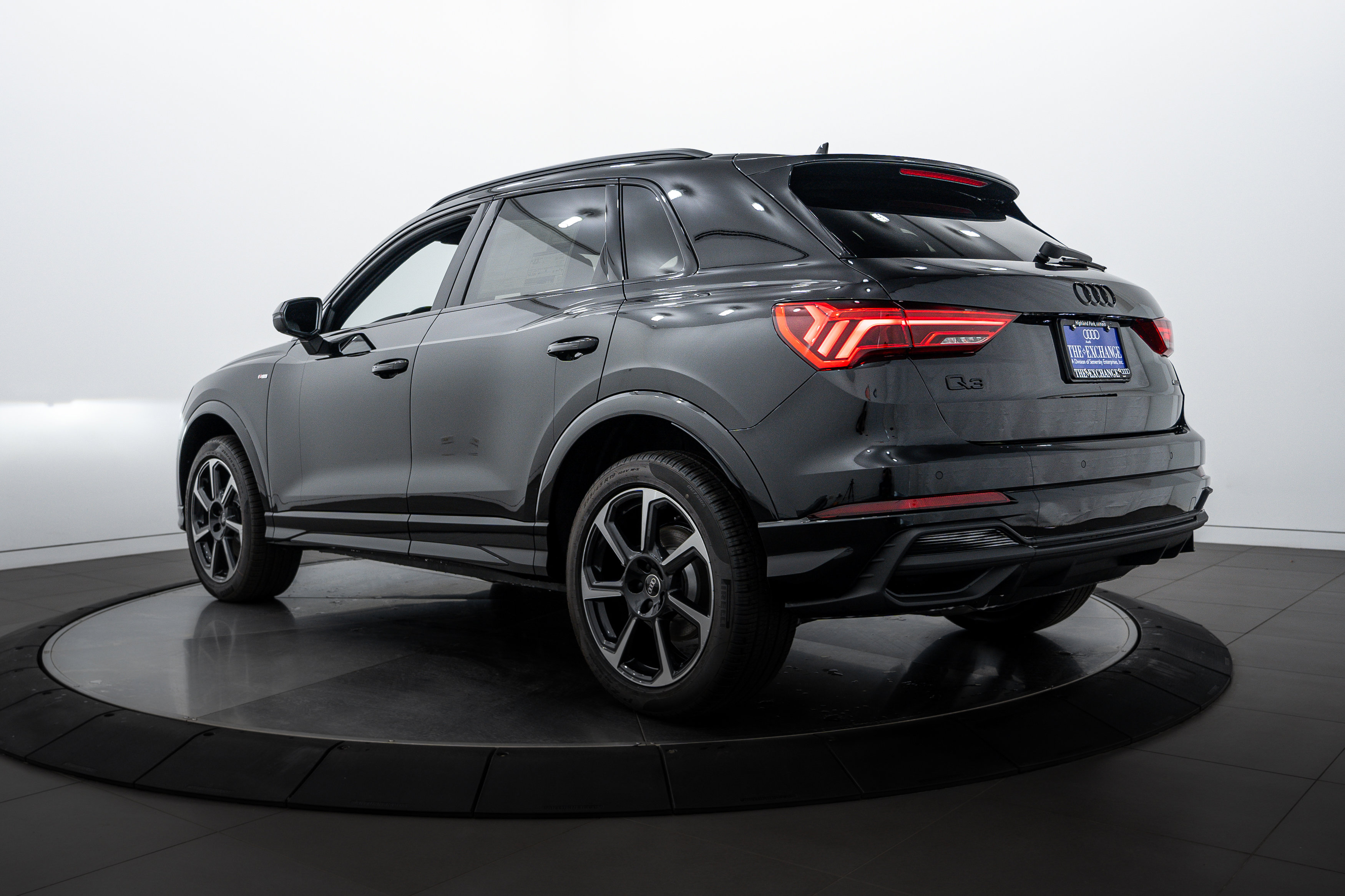 2025 Audi Q3 S line Premium Plus photo 3