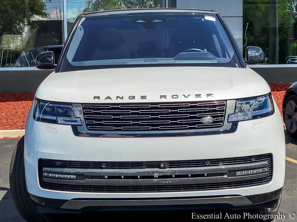 2023 Land Rover Range Rover SE photo 3