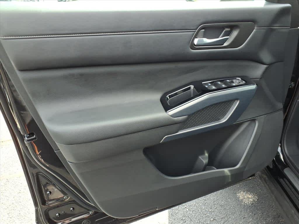 2024 Nissan Pathfinder SL photo 8