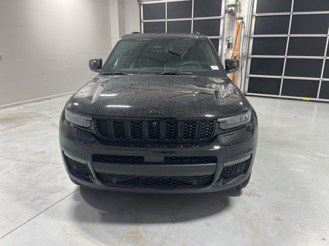 2025 Jeep Grand Cherokee Limited photo 2