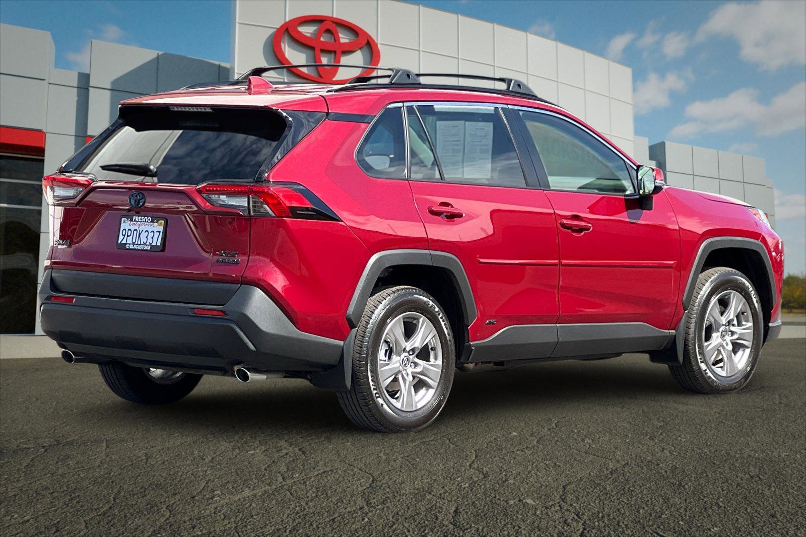 2024 Toyota RAV4 Hybrid XLE photo 2