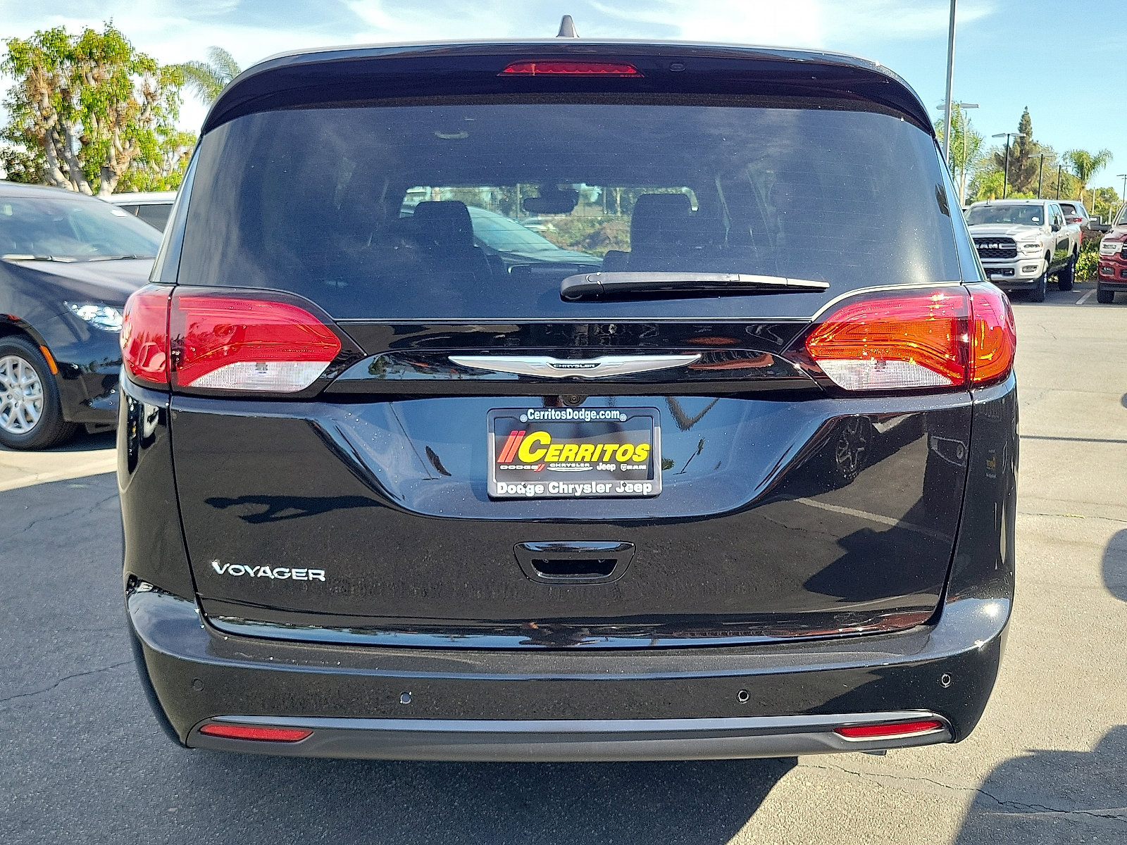 2025 Chrysler Voyager LX photo 16