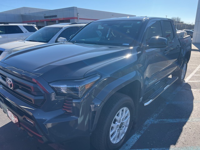 2024 Toyota Tacoma SR5's photo