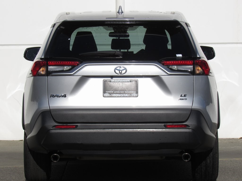2024 Toyota RAV4 LE photo 4