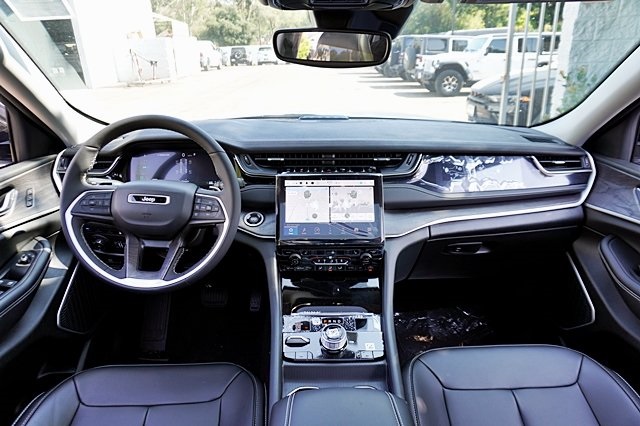 New 2023 Bright White Clear-Coat Exterior Paint Jeep 4xe image 20