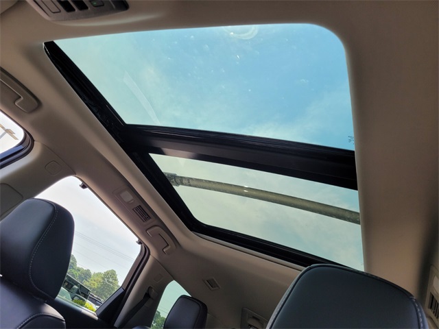 2025 Nissan Pathfinder Platinum photo 10