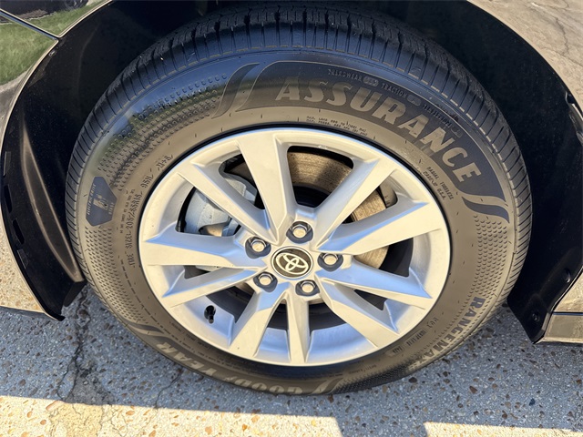 2025 Toyota Camry LE photo 6