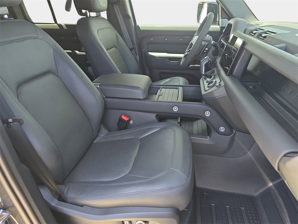 2024 Land Rover Defender 130 V8 photo 10