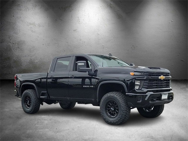 2025 Chevrolet Silverado 2500HD Custom photo 2