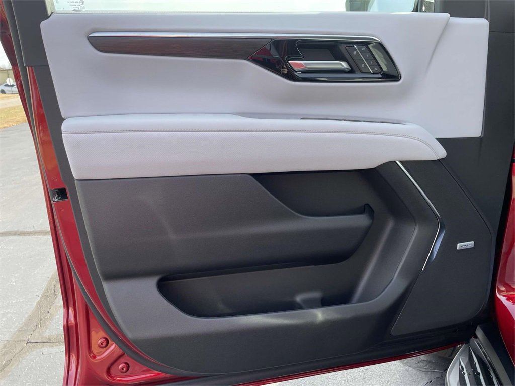2025 Chevrolet Tahoe Premier photo 15