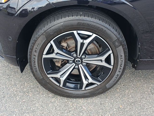 2022 Volvo XC60 B5 Momentum photo 29