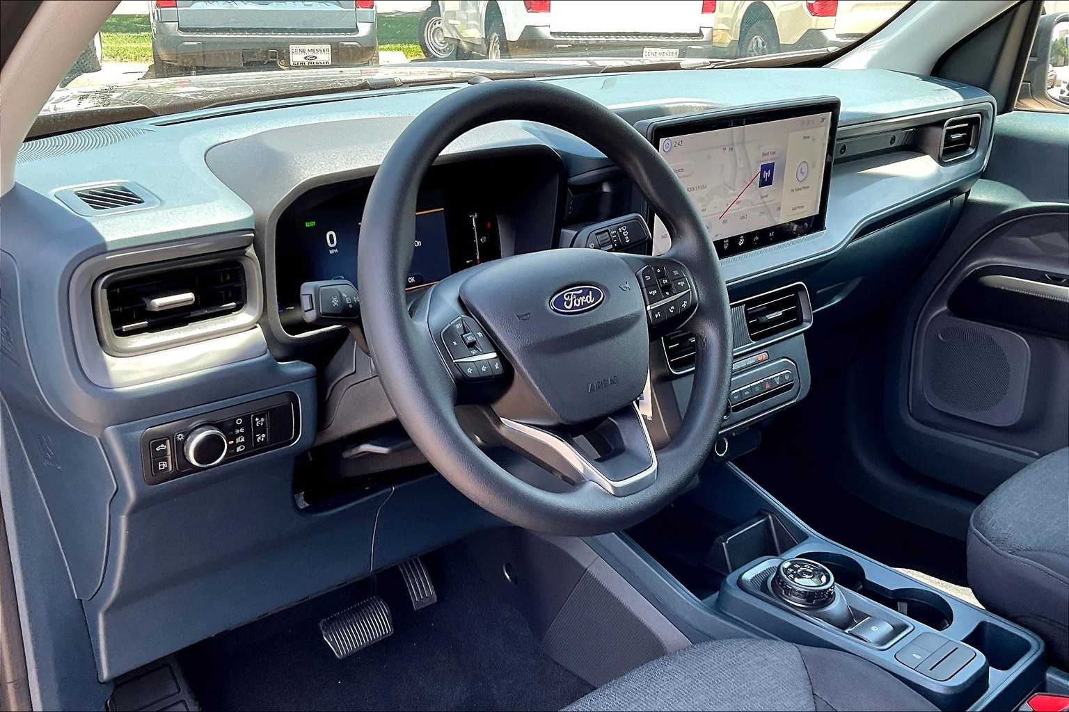 2025 Ford Maverick XL photo 8