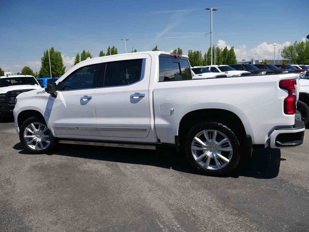 2024 Chevrolet Silverado 1500 High Country photo 14