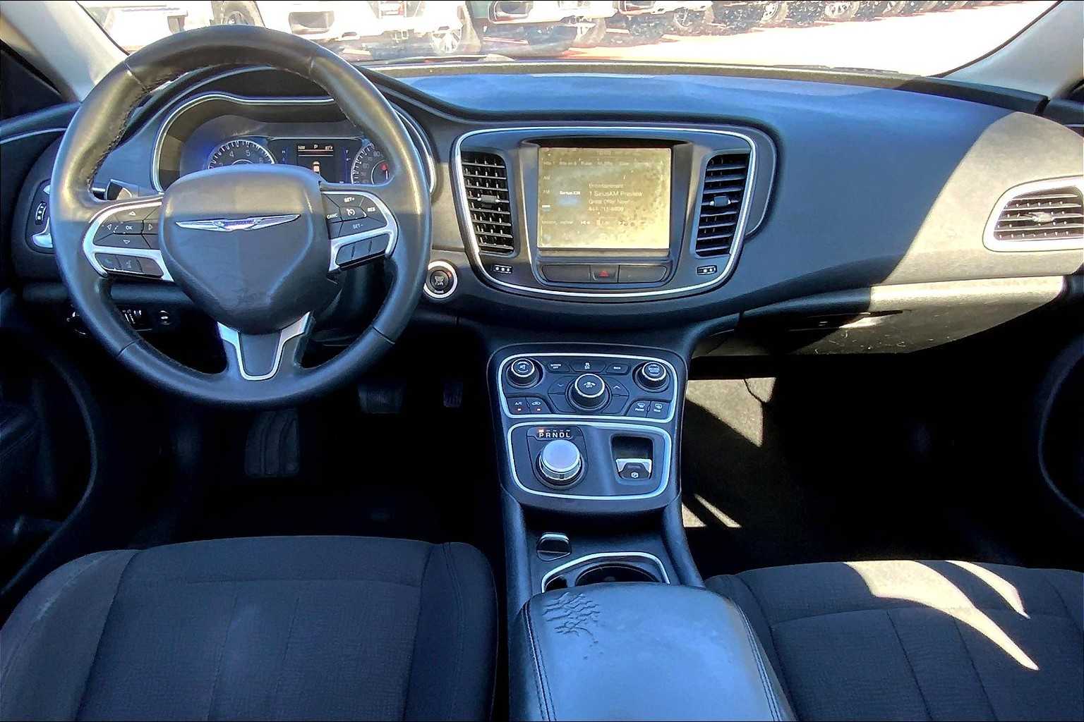 2016 Chrysler 200 Limited photo 15