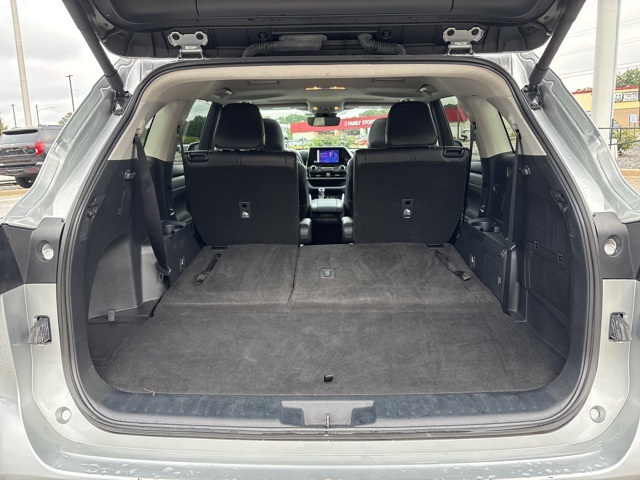 2024 Toyota Highlander LE photo 28