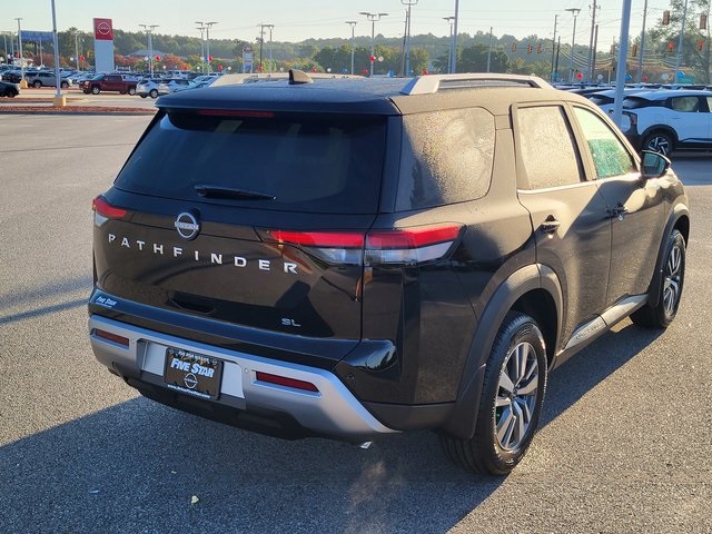 2025 Nissan Pathfinder SL photo 2