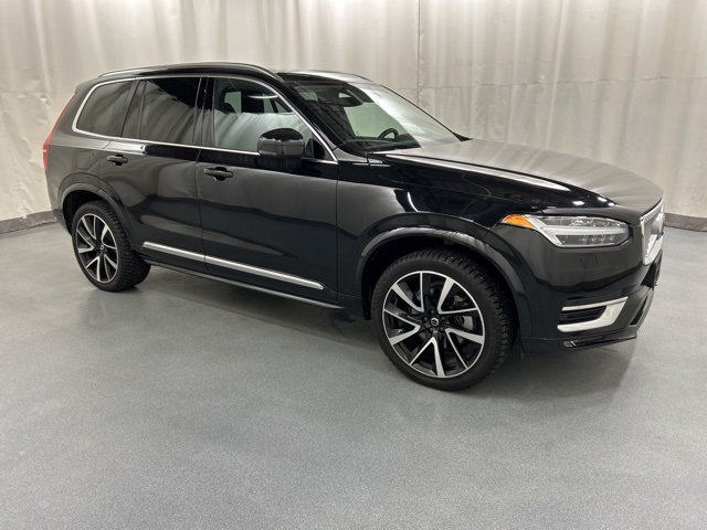 2023 Volvo XC90 Plus's photo