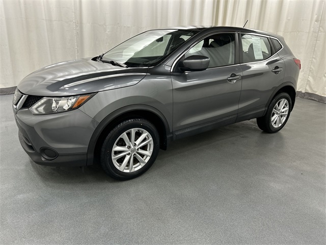 2018 Nissan Rogue Sport S photo 2