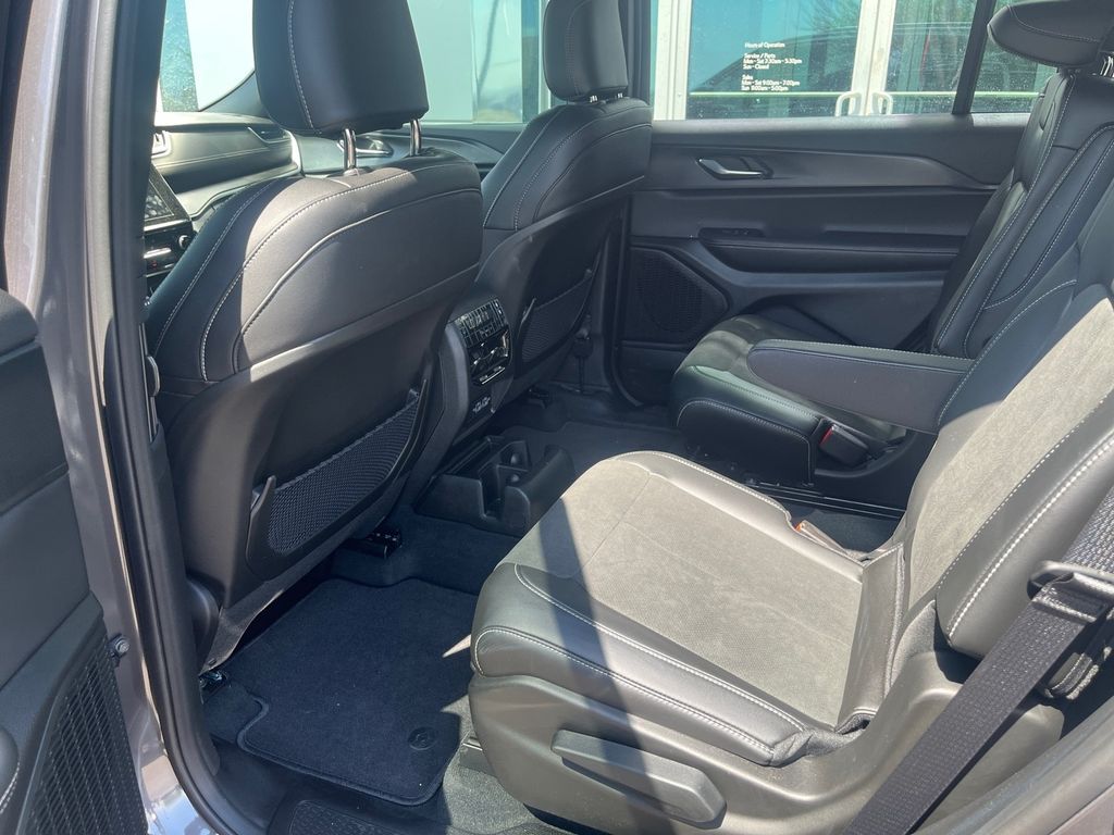 2025 Jeep Grand Cherokee Altitude X photo 25
