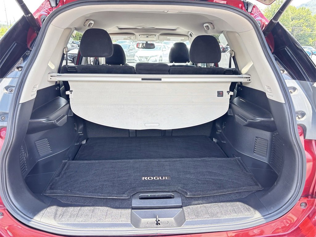 2016 Nissan Rogue SV photo 17
