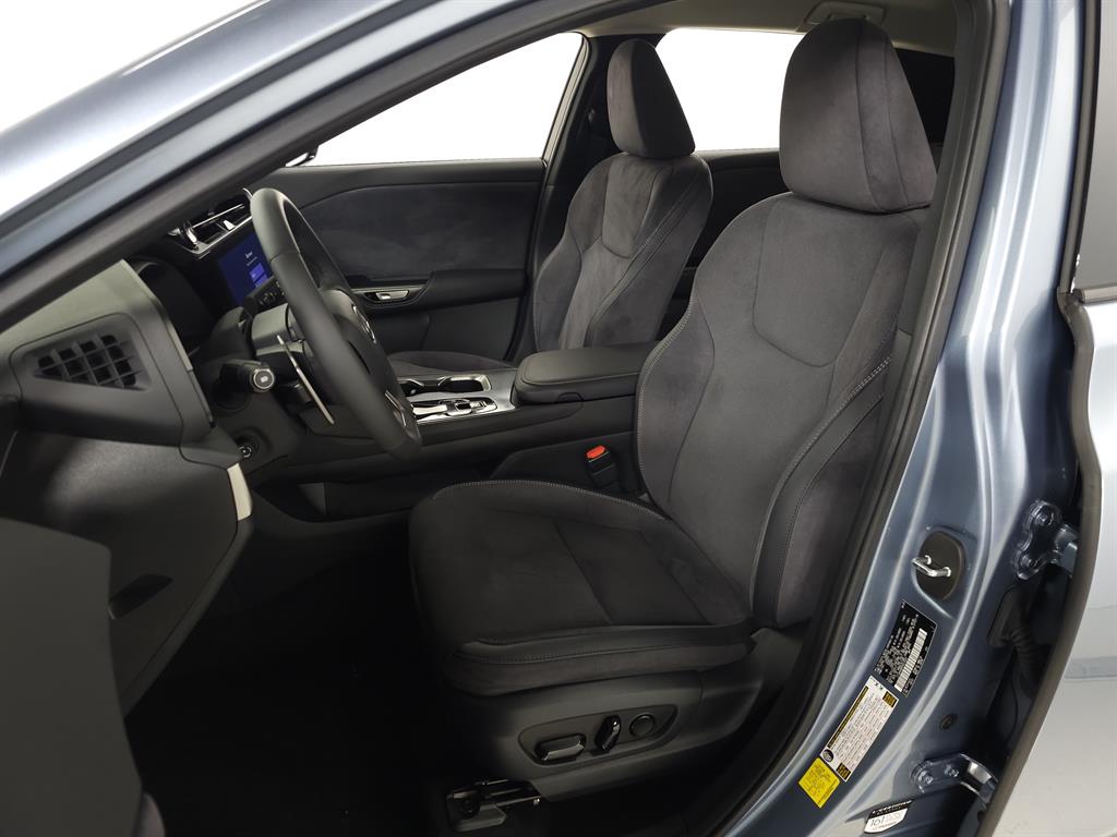 2023 Lexus RZ 450e photo 16