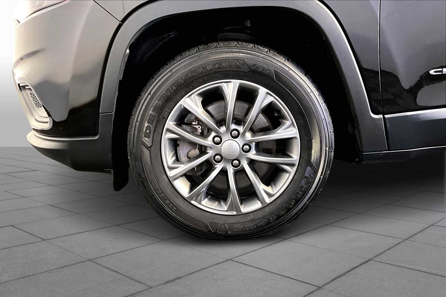 2020 Jeep Cherokee Latitude photo 9