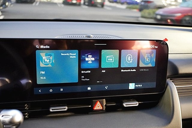 Used 2025 Black Hyundai SEL image 25