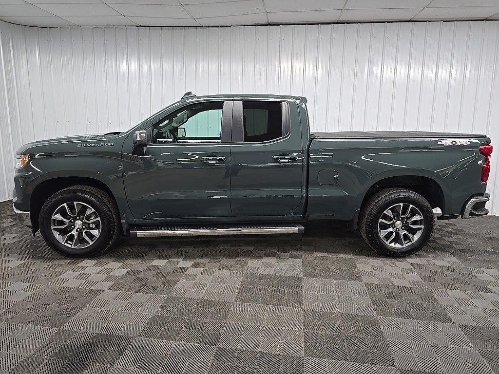2025 Chevrolet Silverado 1500 LT photo 5