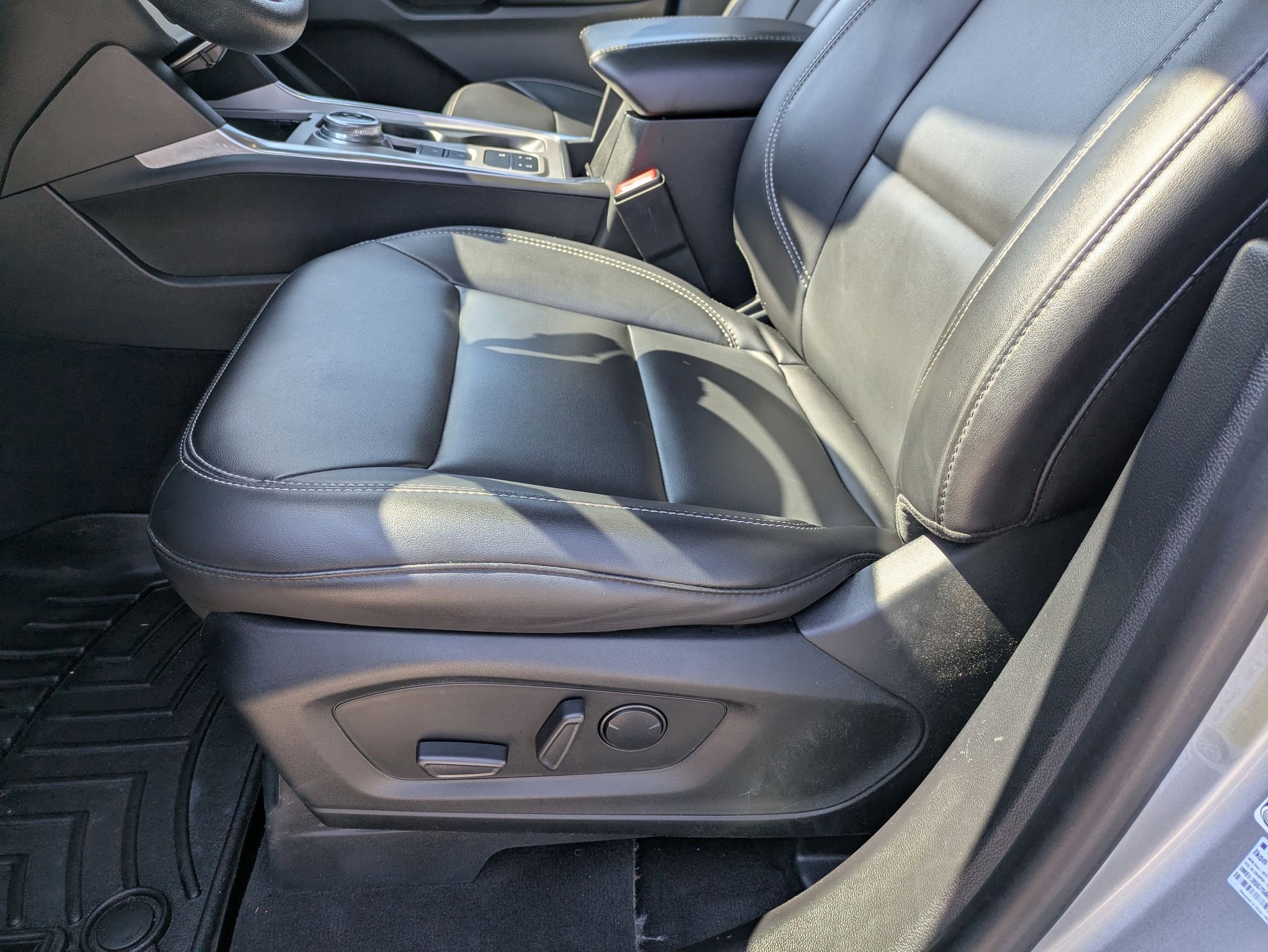 2022 Ford Explorer XLT photo 13