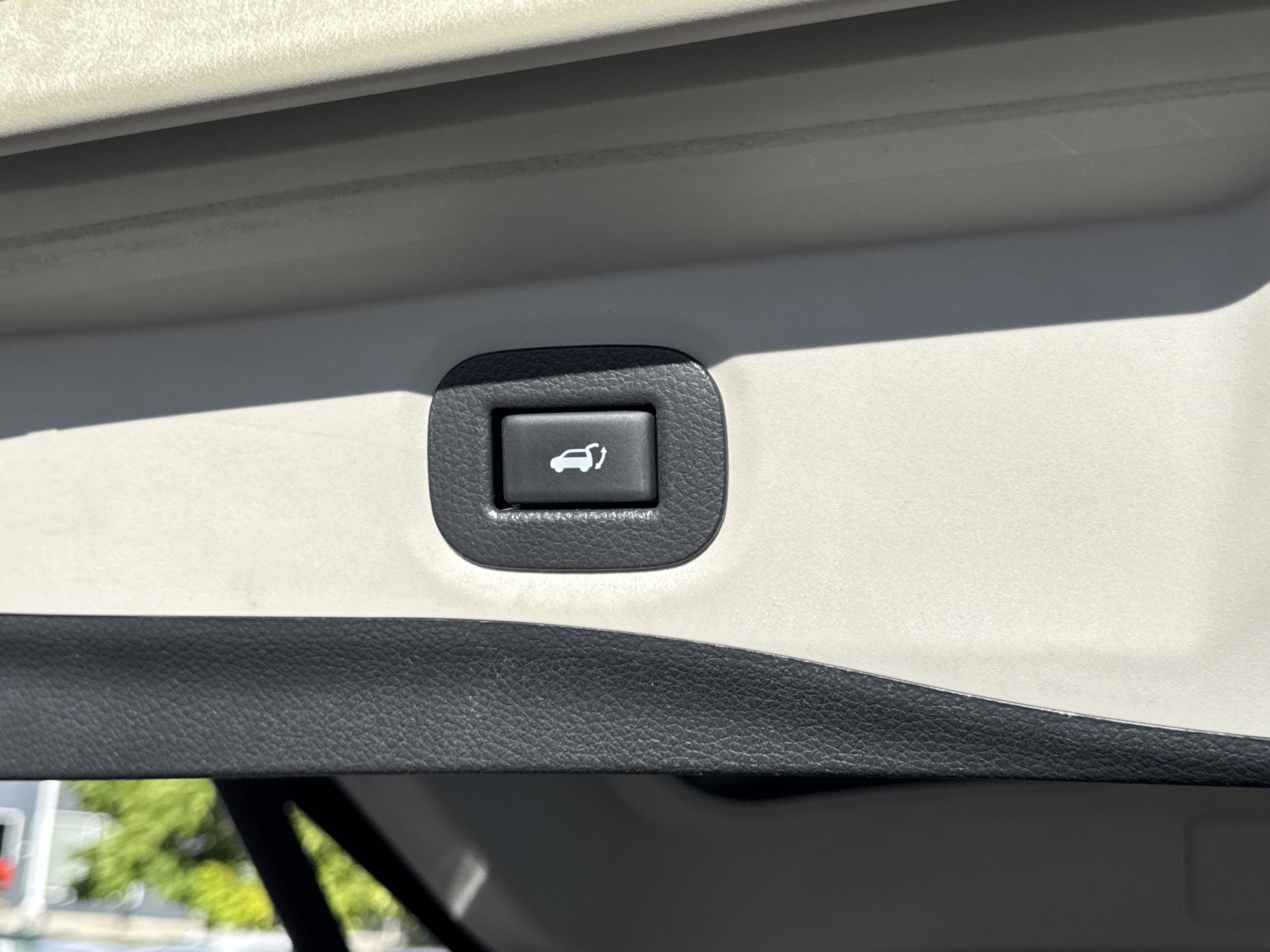 2018 Nissan Rogue SV photo 3