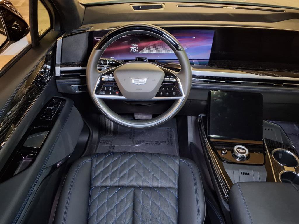 2025 Cadillac Escalade IQ Luxury photo 8