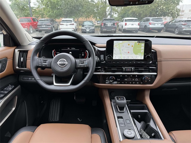 2025 Nissan Pathfinder Platinum photo 17