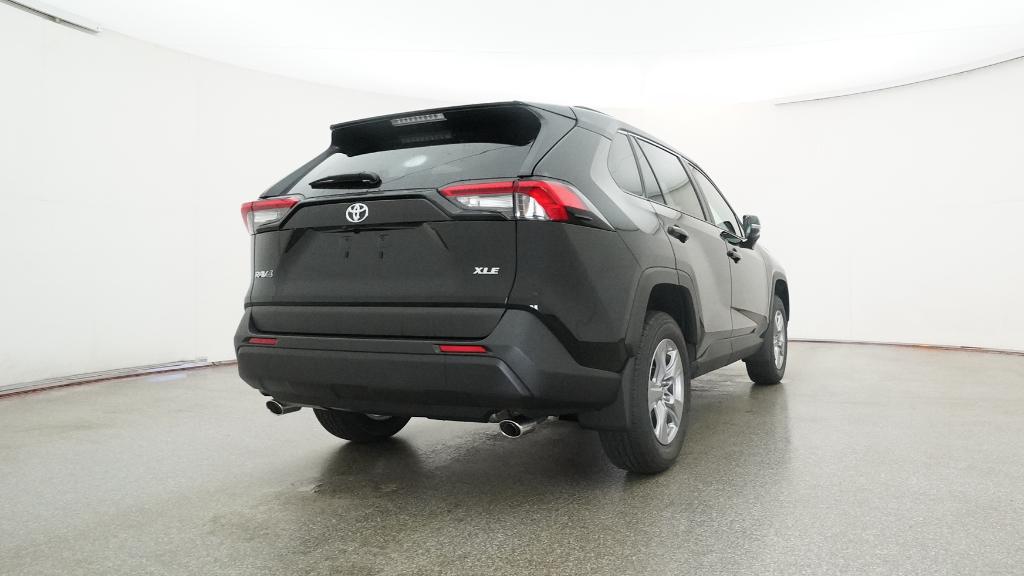 2025 Toyota RAV4 XLE photo 4