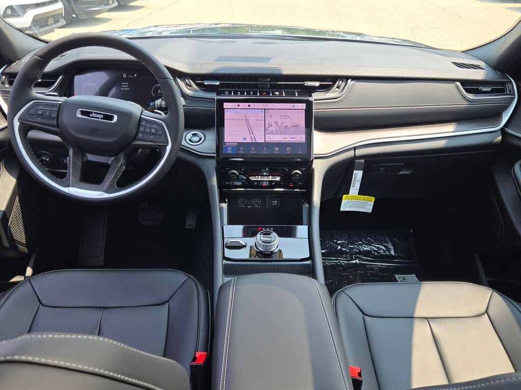 2025 Jeep Grand Cherokee Limited photo 17